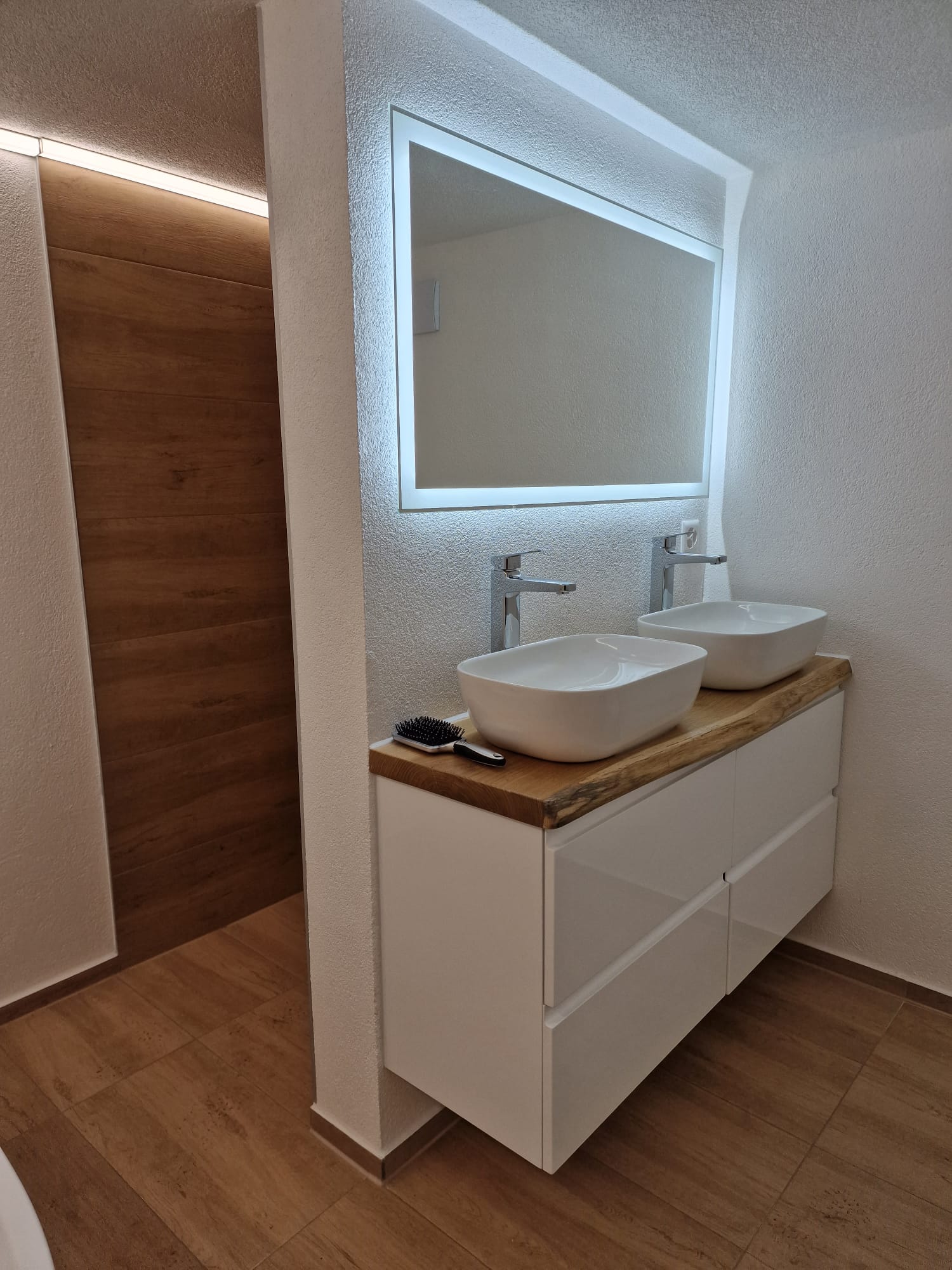 Umivalniki, kopalniško pohištvo in WC